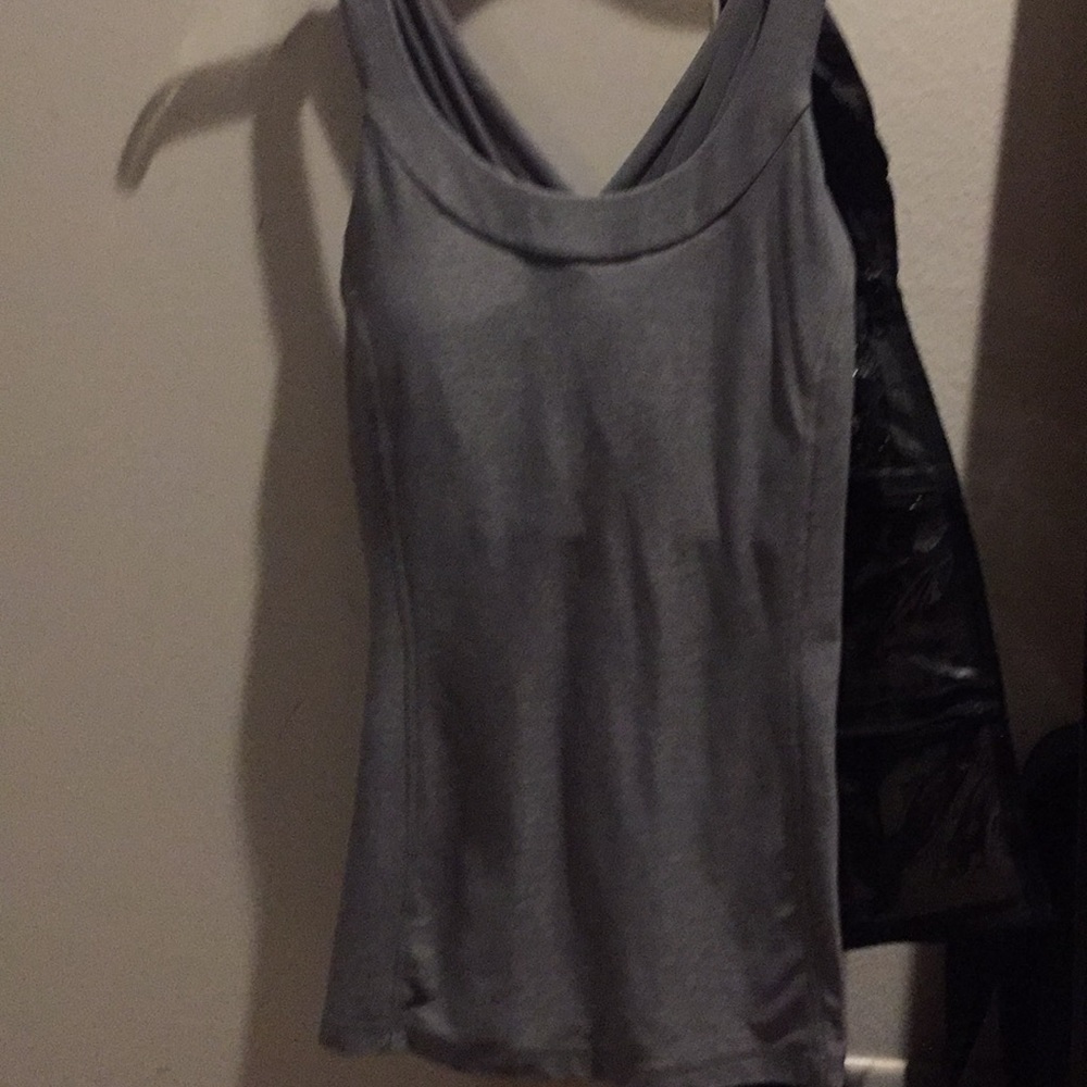 Lululemon top!